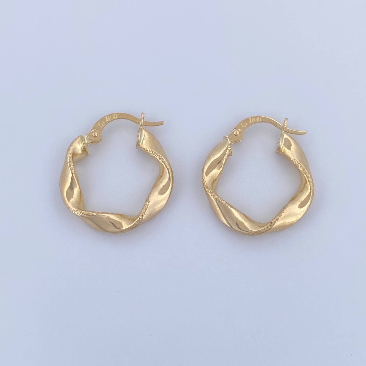 Candongas Asby 2gr / 2.1cm / Punteada Oro Amarillo 18K &