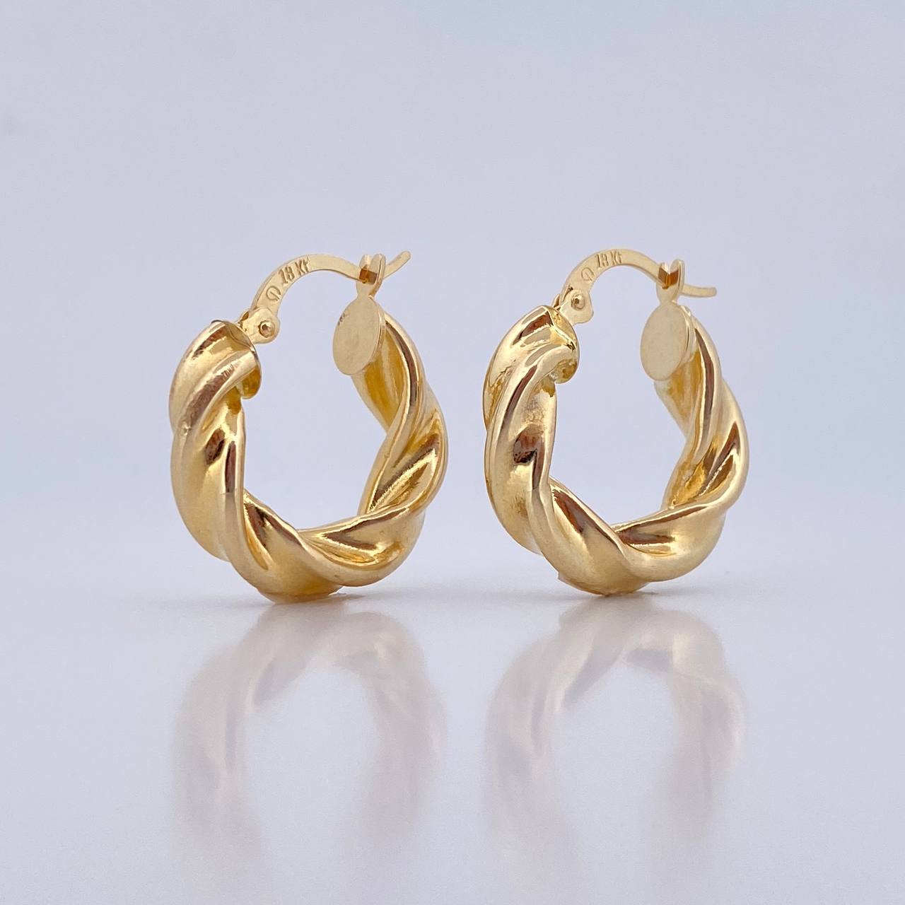 Candongas Cece 3.4gr / 2.2cm / Entorchada Oro Amarillo 18K &