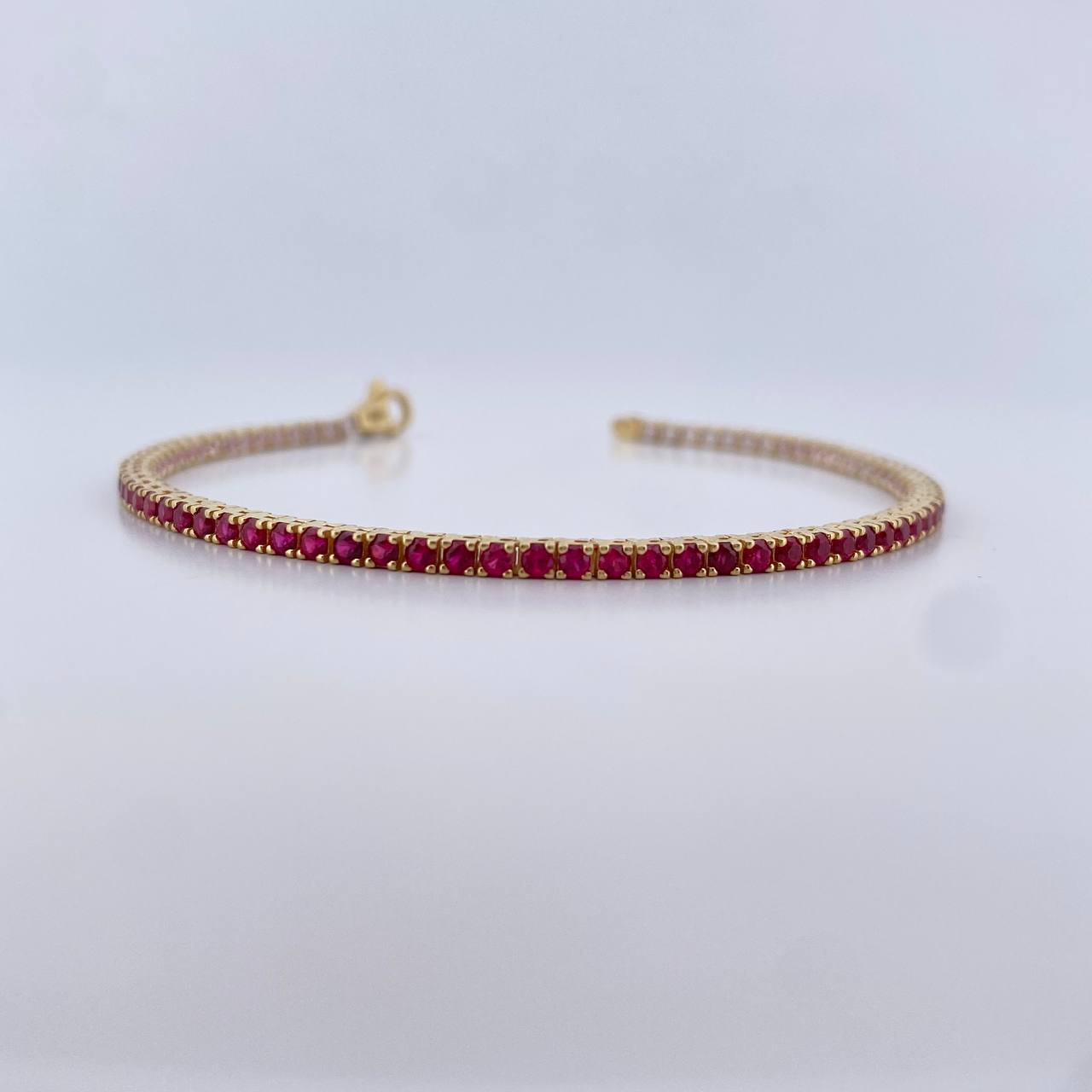 Pulso Tennis 7.7gr / 18.3cm / 2.2mm Circones Blancos Fucsias Oro Amarillo  18K &