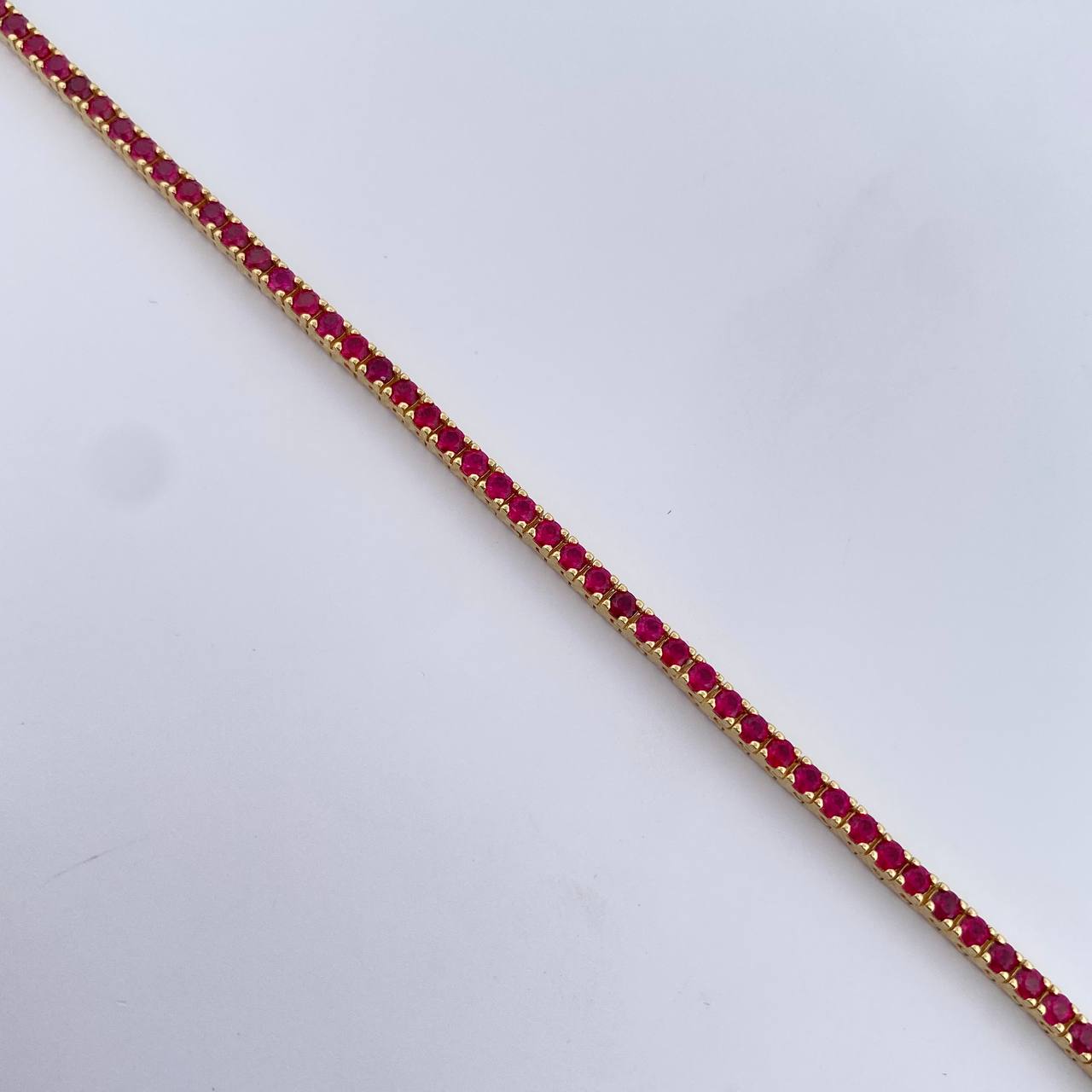 Pulso Tennis 7.7gr / 18.3cm / 2.2mm Circones Blancos Fucsias Oro Amarillo  18K &