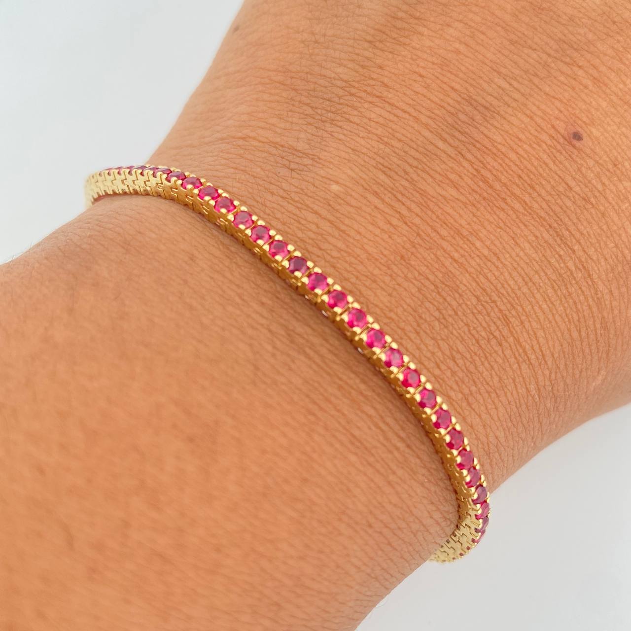 Pulso Tennis 7.7gr / 18.3cm / 2.2mm Circones Blancos Fucsias Oro Amarillo  18K &