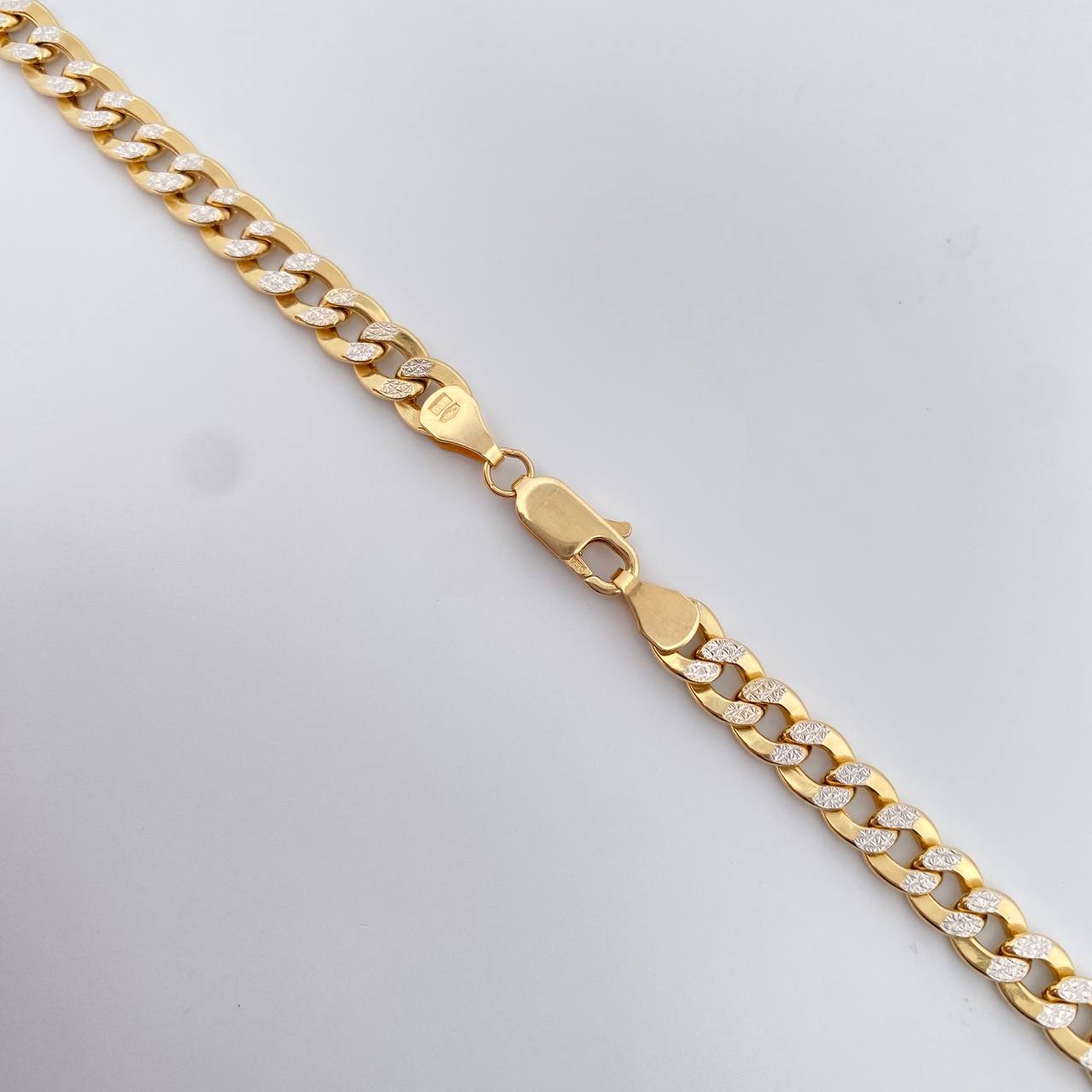 Cadena Cubana 15.95gr / 60.2cm / 5.1mm Circones Blancos Oro Amarillo +0 18K &