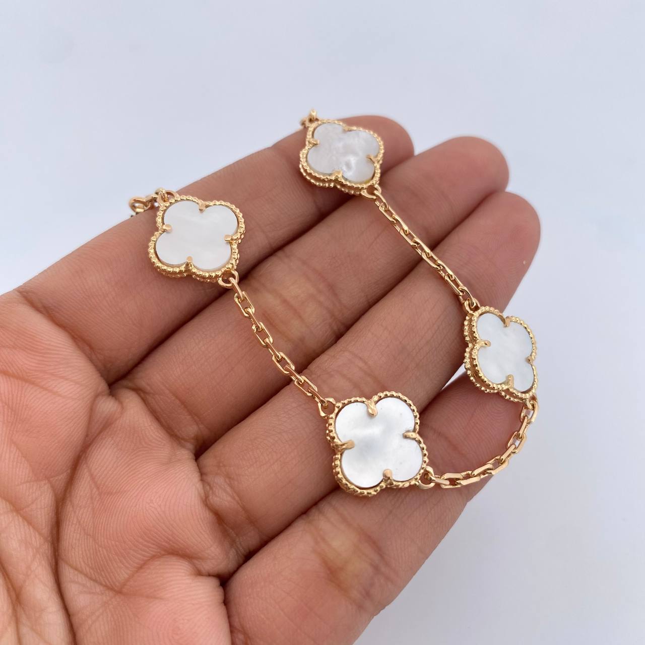 Pulso Trebol  10.45gr / 20.4cm / 2.1mm Nacar Blanco Oro Amarillo Nac.Esp. 18K $