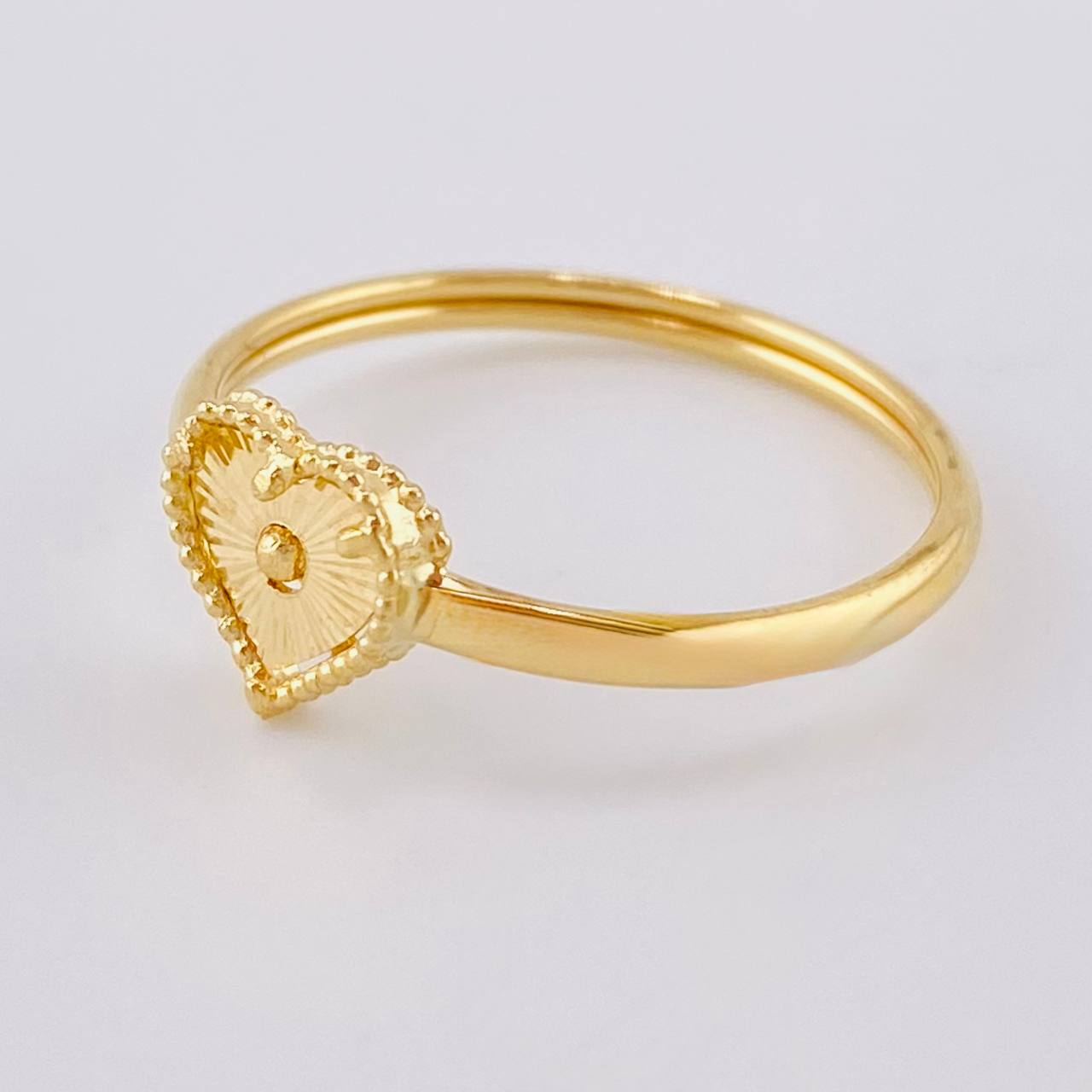 Anillo Corazón Diamantado 1.1 g / T7 1/4 Oro Amarillo 18K