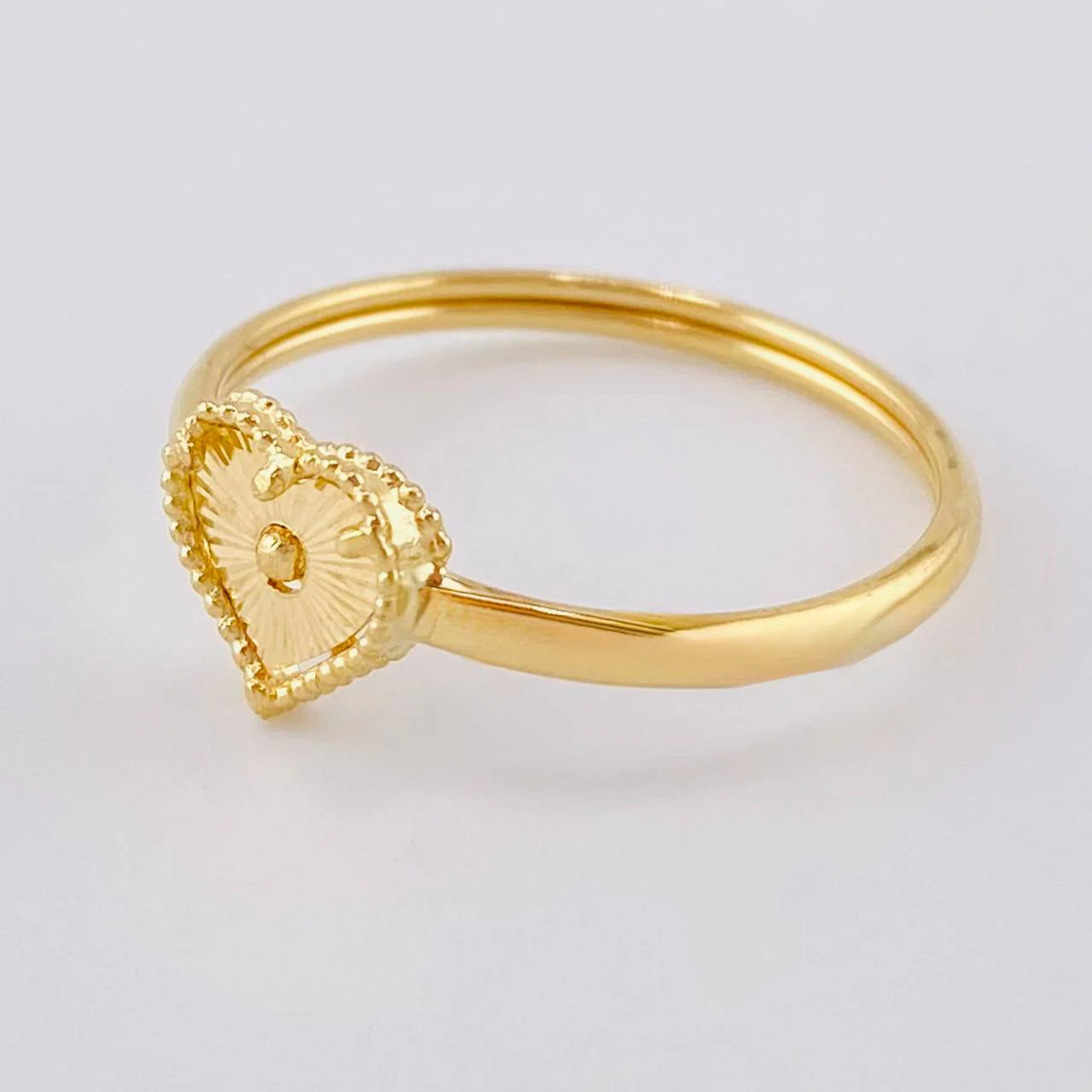 Anillo Corazón Diamantado 1 g / T8 Oro Amarillo 18K