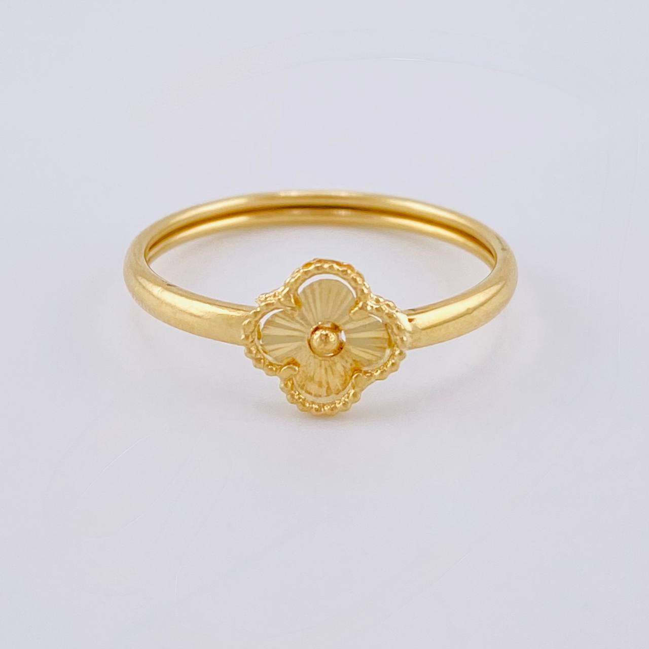 Anillo Trébol 1.05 g / T7 1/4 Oro Amarillo 18K