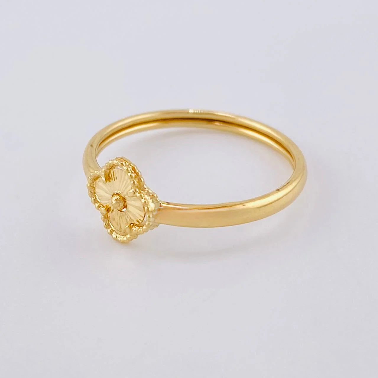 Anillo Trebol Diamantado 1 g / T6 3/4 Oro Amarillo 18K