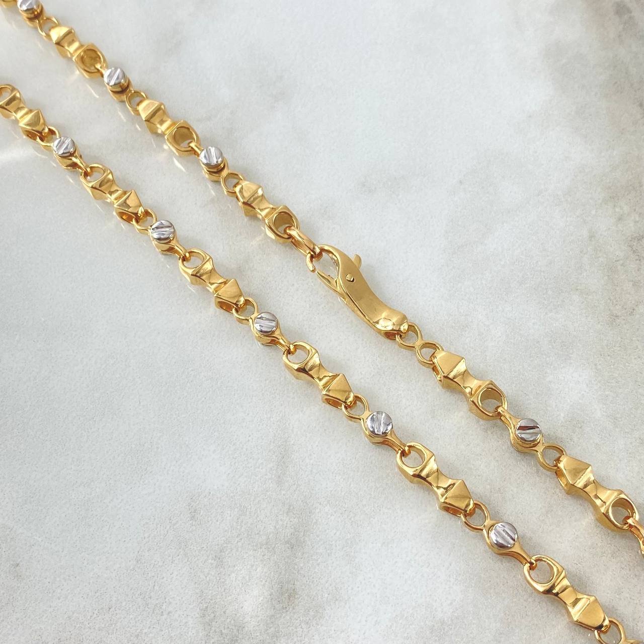 Cadena Rustica Tornillo Flecha 68.05gr / 70cm / 4mm-5mm Lisa Dos Oros Amarillo Blanco 18K ©