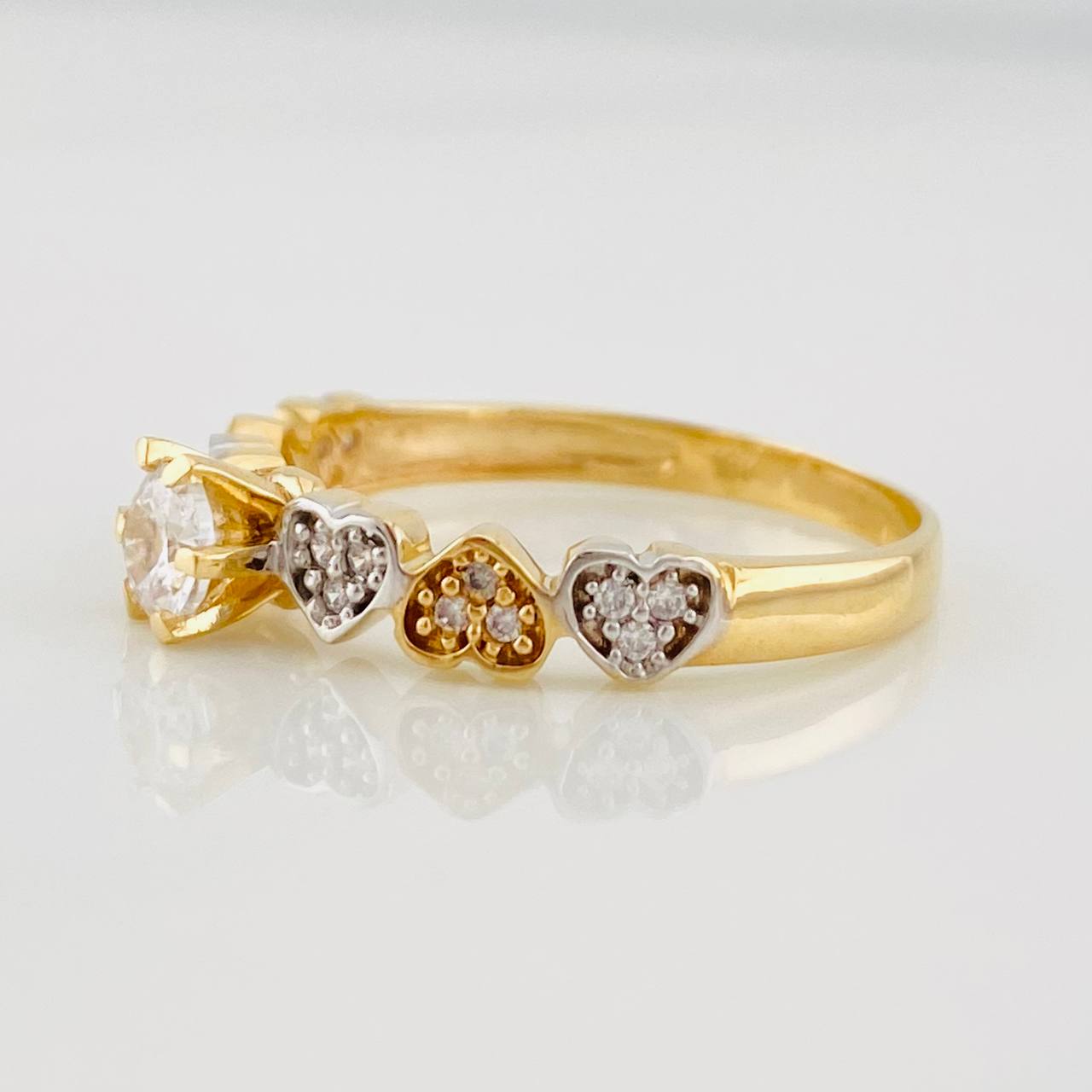 Anillo Solitario Corazones 2.3g / T7 Dos Oros Amarillo Blanco 18K