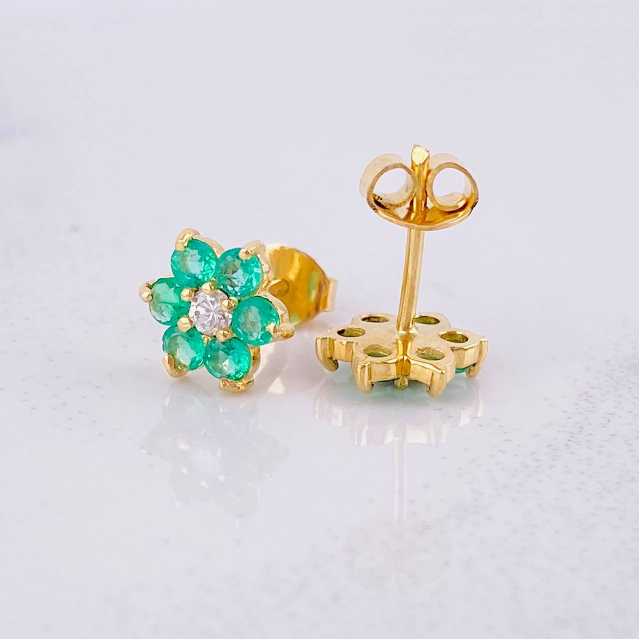 Topos Flor 6 Pétalos Esmeraldas 45pts Diamantes 12pts 1.75g / 7.3mm Oro Amarillo 18K