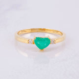 Anillo Corazón 2 Chispas Esmeraldas 25pts Diamantes 4pts 2.05g / T7 Oro Amarillo 18K