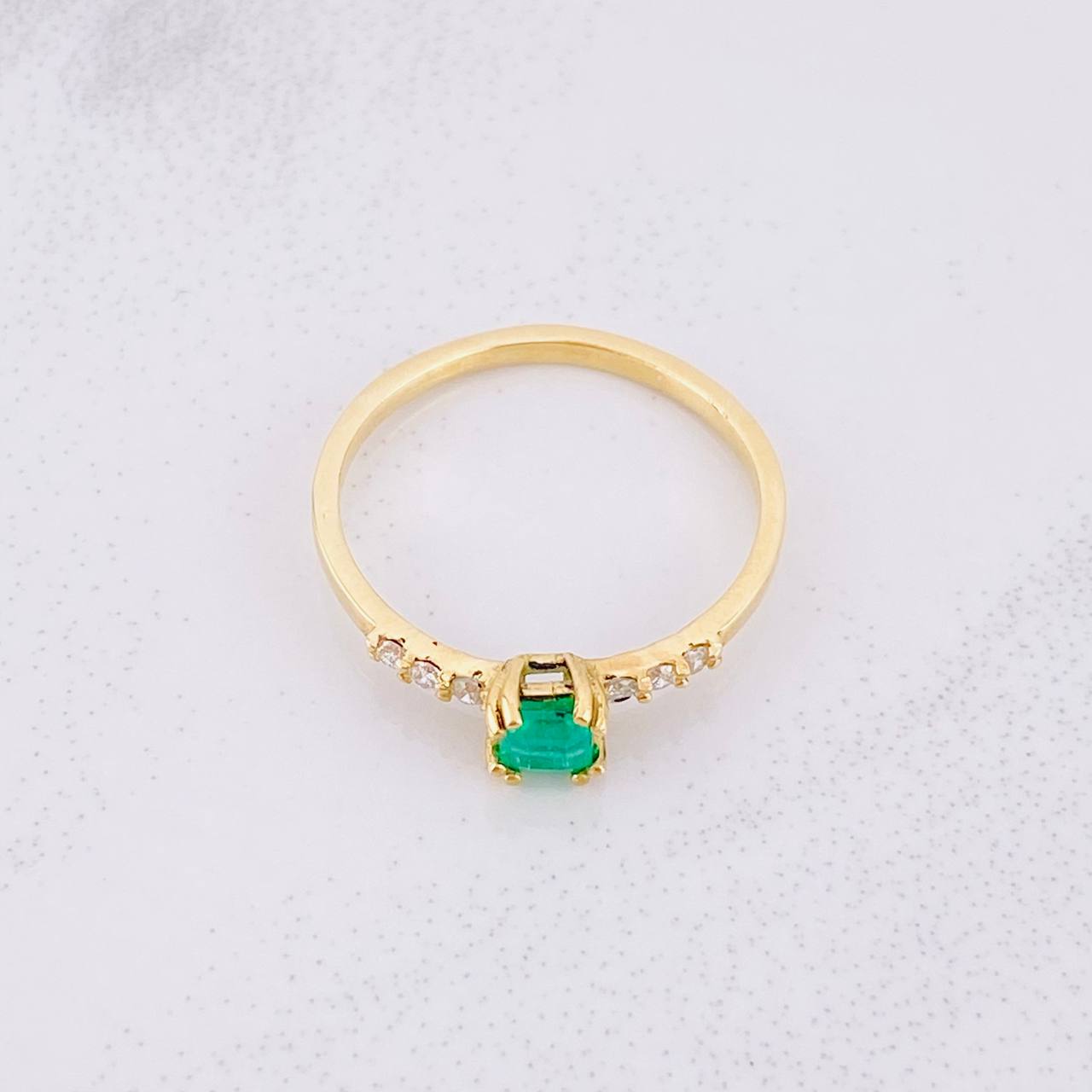 Anillo Solitario Churumbela Esmeraldas 40pts Diamantes 6pts 1.65g / T6 1/4 Oro Amarillo 18K