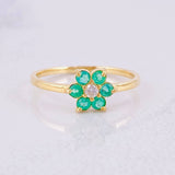 Anillo Flor 6 Petalos Esmeraldas 20pts Diamante 6pts 1.8g / T6 3/4 Oro Amarillo 18K