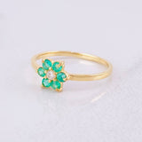 Anillo Flor 6 Petalos Esmeraldas 20pts Diamante 6pts 1.8g / T6 3/4 Oro Amarillo 18K