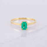 Anillo Solitario Cubo Esmeralda 25pts 1.45g / T6 1/4 Oro Amarillo 18K