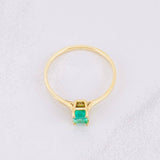 Anillo Solitario Cubo Esmeralda 25pts 1.45g / T6 1/4 Oro Amarillo 18K