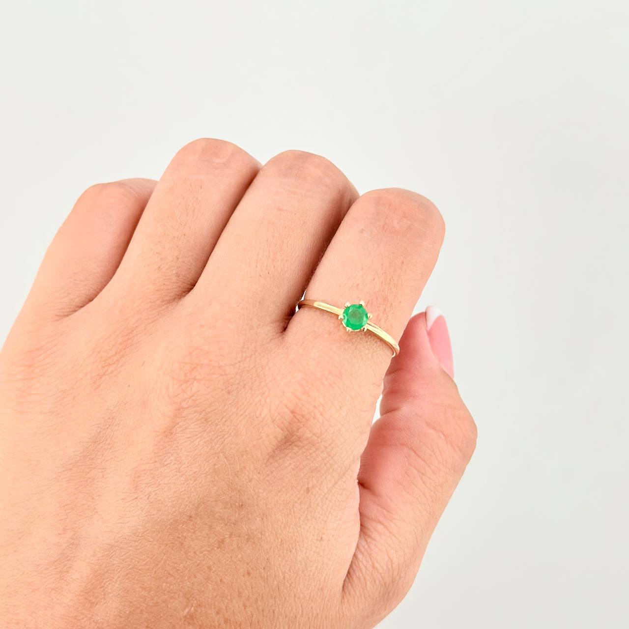 Anillo Canasta 6 Garras Esmeraldas 22pts 1.55g / T8 1/2 Oro Amarillo 18K