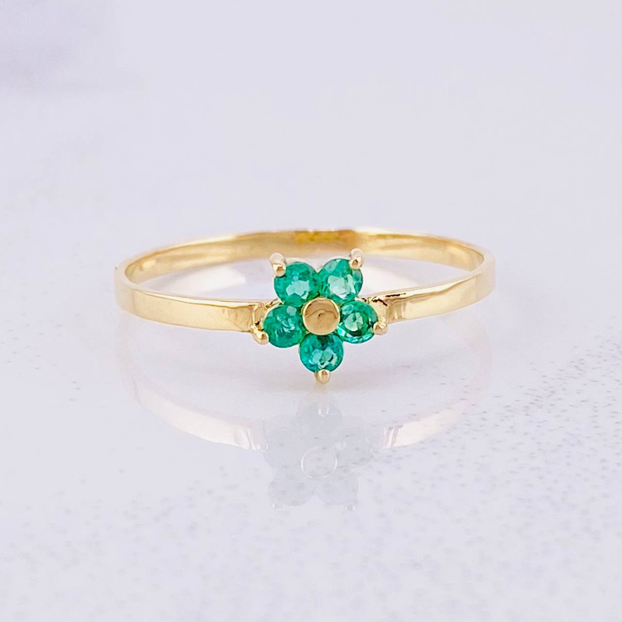 Anillo Flor 5 Petalos Esmeraldas 12pts 1g / T6 3/4 Oro Amarillo 18K