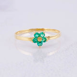 Anillo Flor 5 Petalos Esmeraldas 12pts 1g / T6 3/4 Oro Amarillo 18K