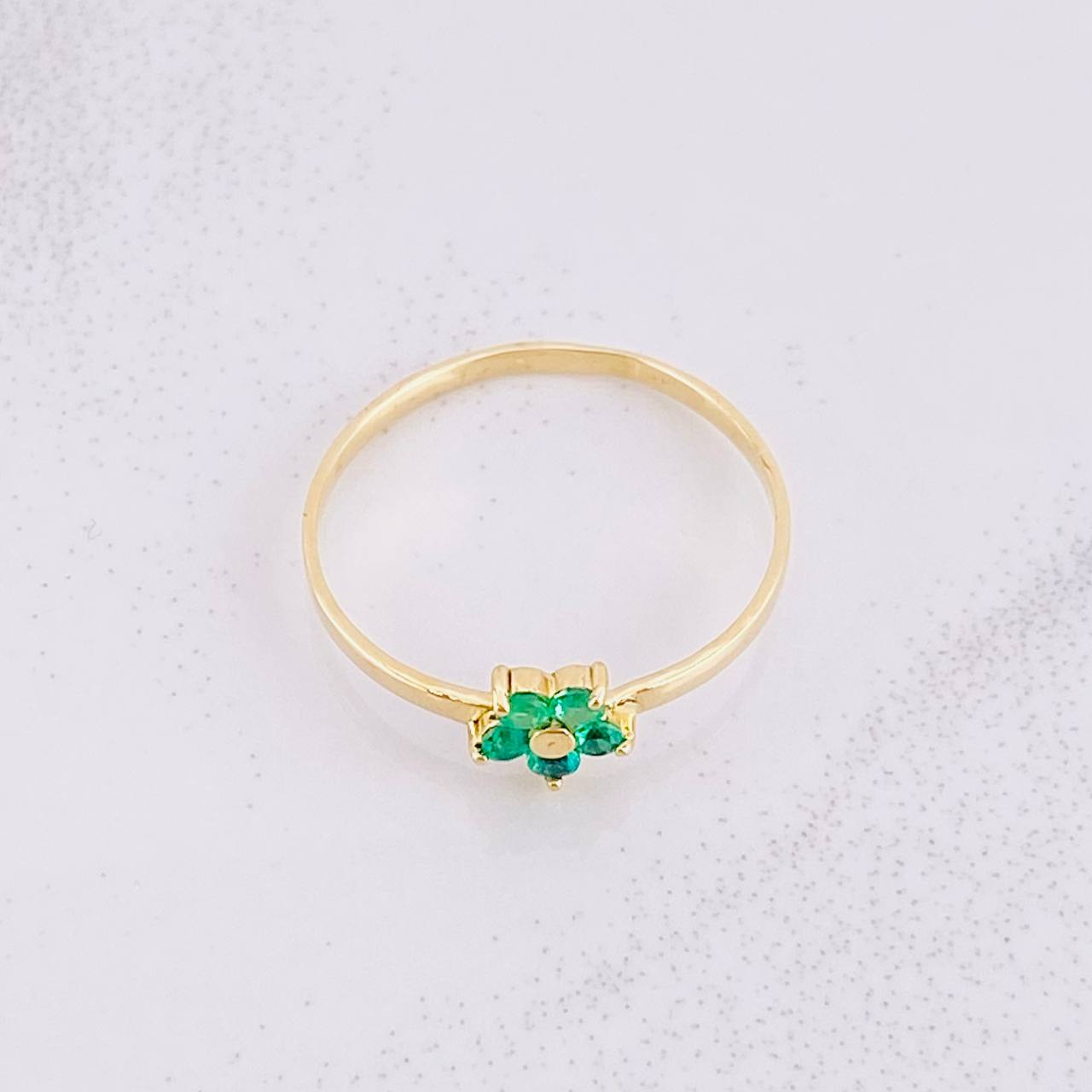 Anillo Flor 5 Petalos Esmeraldas 12pts 1g / T6 3/4 Oro Amarillo 18K