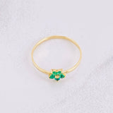 Anillo Flor 5 Petalos Esmeraldas 12pts 1g / T6 3/4 Oro Amarillo 18K