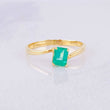 Anillo Cubo 4 Garras Esmeralda 25pts 1.5g / T6 Oro Amarillo 18K