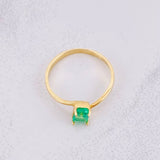 Anillo Cubo 4 Garras Esmeralda 25pts 1.5g / T6 Oro Amarillo 18K
