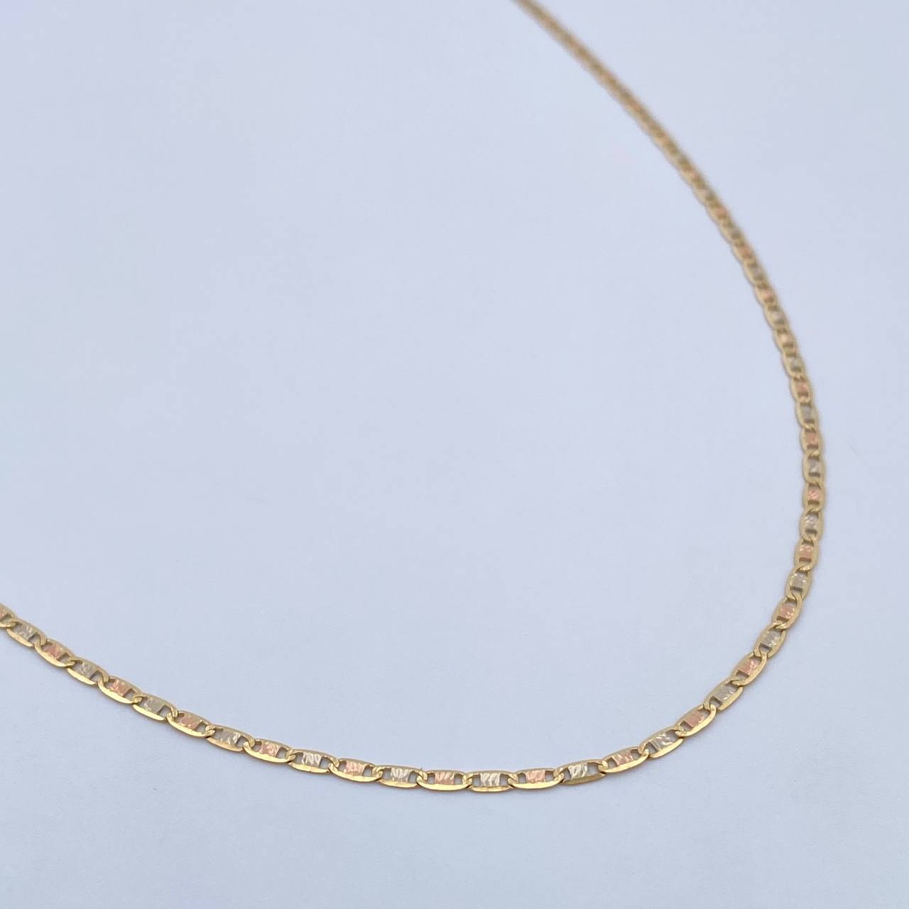 Cadena Escalera Plana 2.55gr / 60.1cm / 1.2mm Diamantada Tres Oros +3 18K $