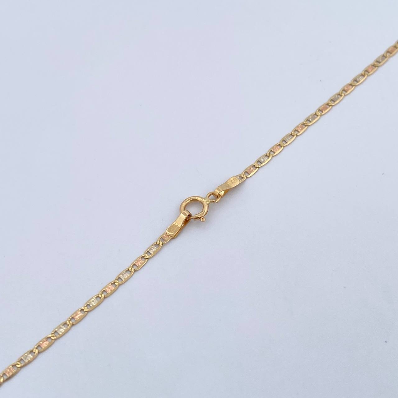 Cadena Escalera Plana 2.55gr / 60.1cm / 1.2mm Diamantada Tres Oros +3 18K $