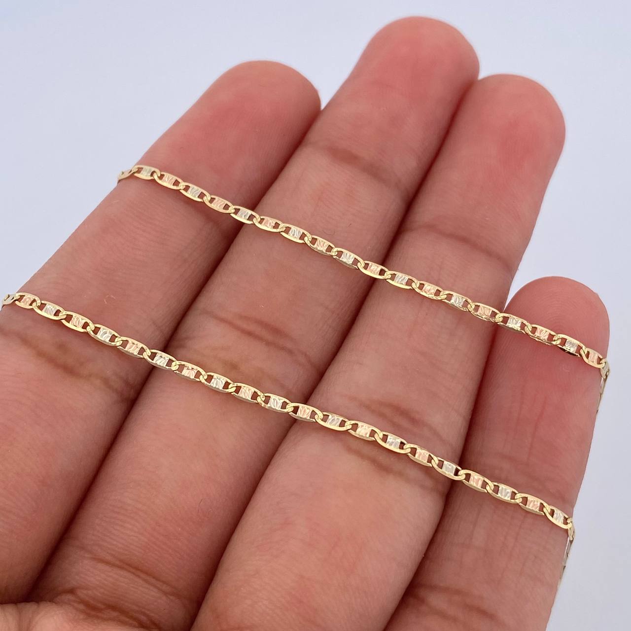 Cadena Escalera Plana 2.6gr / 59.8cm / 1.5mm Diamantada Tres Oros +3 18K $
