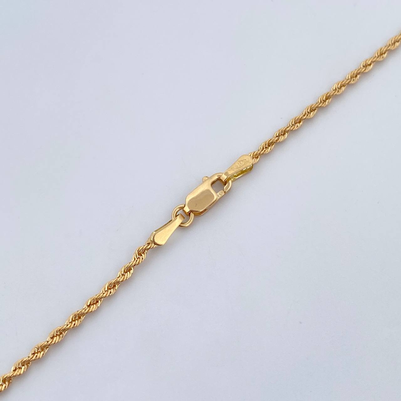 Set Cadena Lazo 2.15gr / 50.5cm / 1.3mm + Dije Cruz Rombos 0.5gr / 1.9cm Troquelado Oro Amarillo 18K (Oferta) $