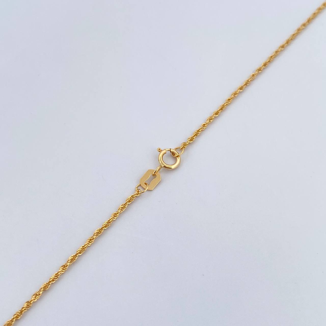 Set Cadena Lazo 1gr / 49.9cm / 0.9mm + Dije Corazon Rayas 0.4gr / 1.3cm Troquelado Oro Amarillo 18K (Oferta) $