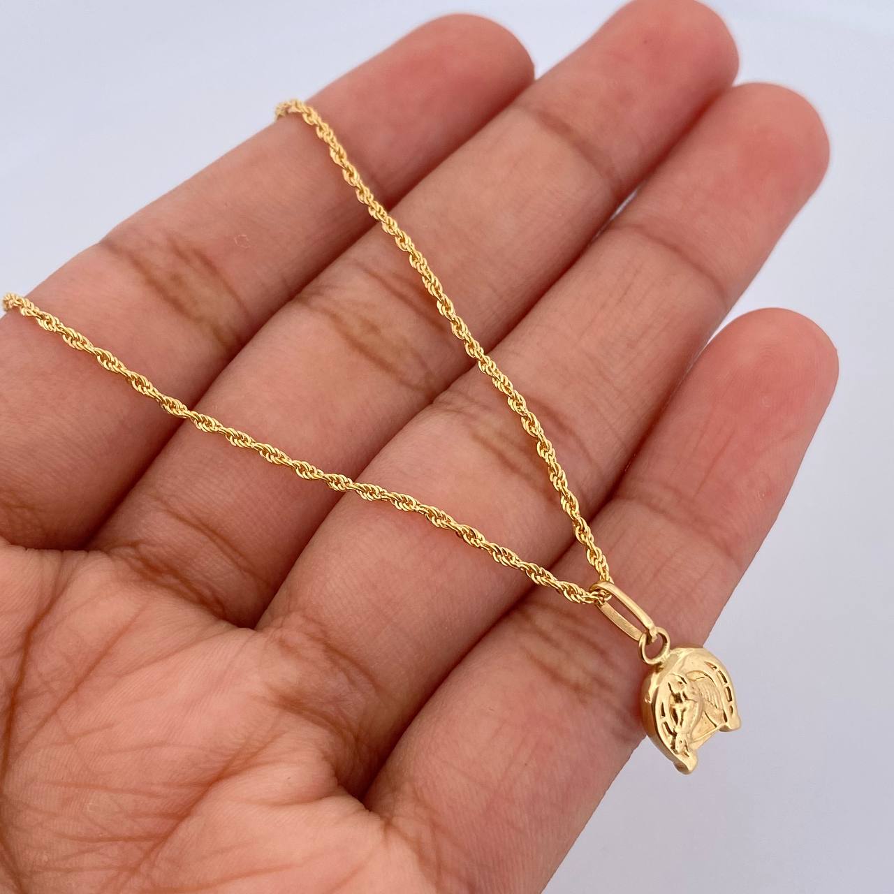 Set Cadena Lazo 1.15gr / 59.7cm / 0.9mm + Dije Herradura Caballo 0.5gr / 1.5cm Troquelado Oro Amarillo 18K (Oferta) $