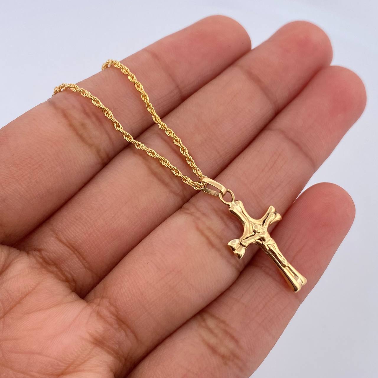 Set Cadena Lazo 1.15gr / 59.5cm / 0.8mm + Dije Cruz Cristo 0.65gr / 2.4cm Rombo Oro Amarillo 18K (Oferta) $