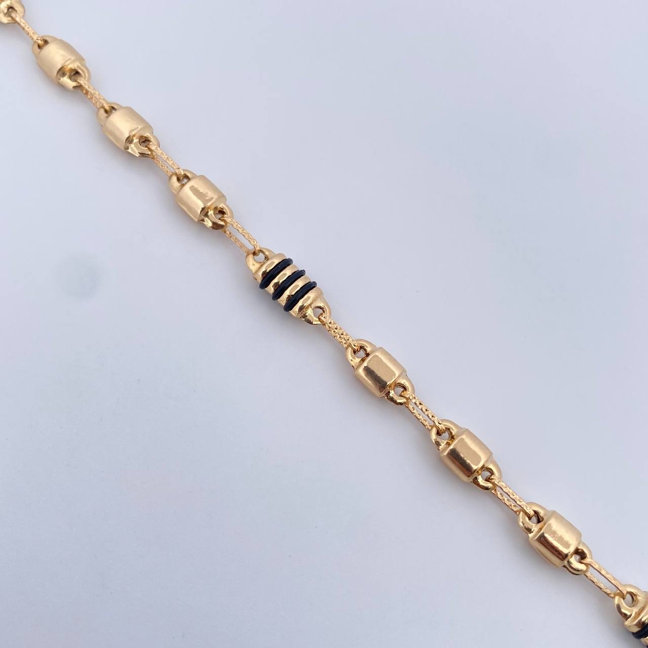 Pulso Rustico Barril 4.75gr / 21.7cm / 5mm Canotillo Cauchos Negros Oro Amarillo 18K $