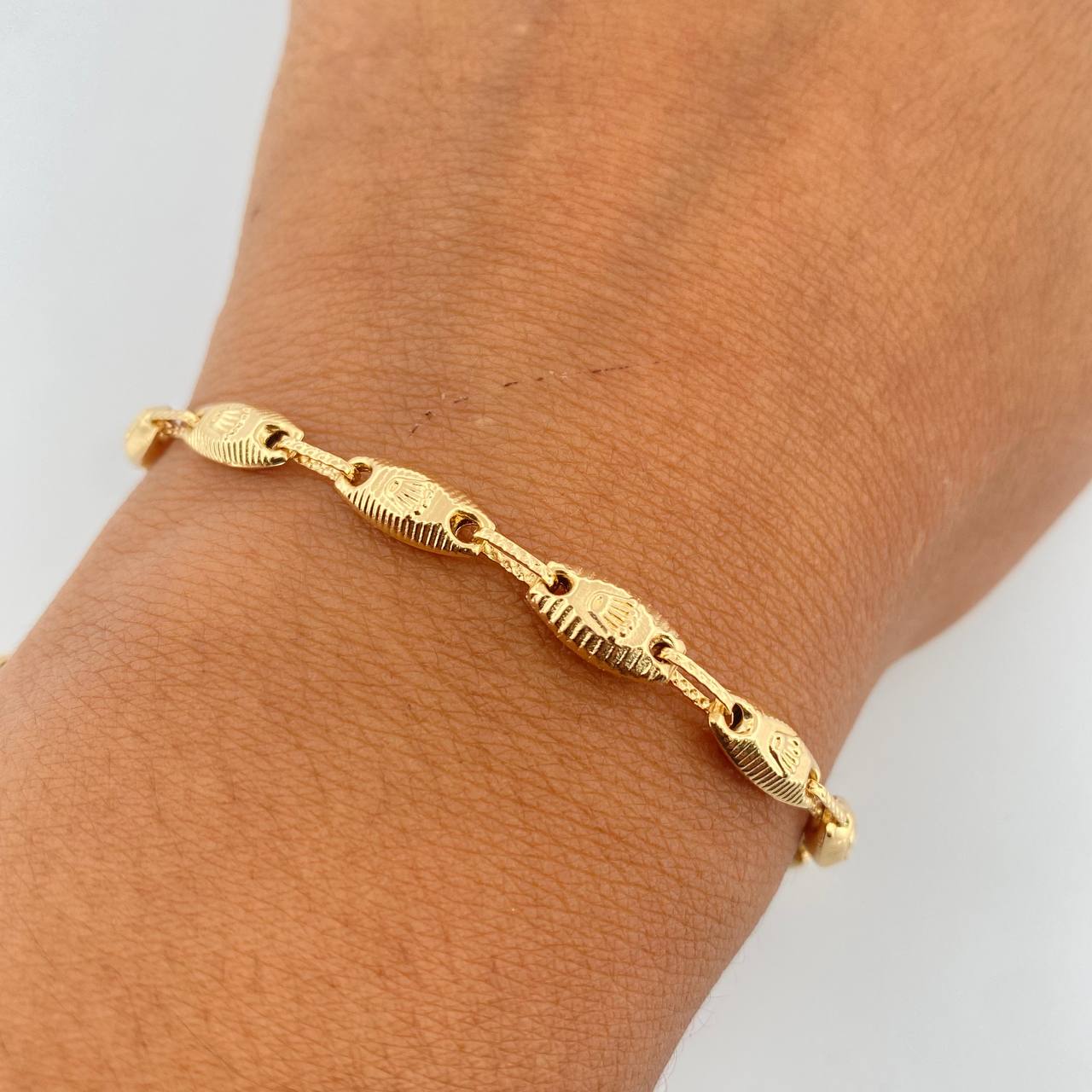 Pulso Rustico Eslabon 4.8gr / 20.5cm / 5.4mm Corona Rx Oro Amarillo 18K $