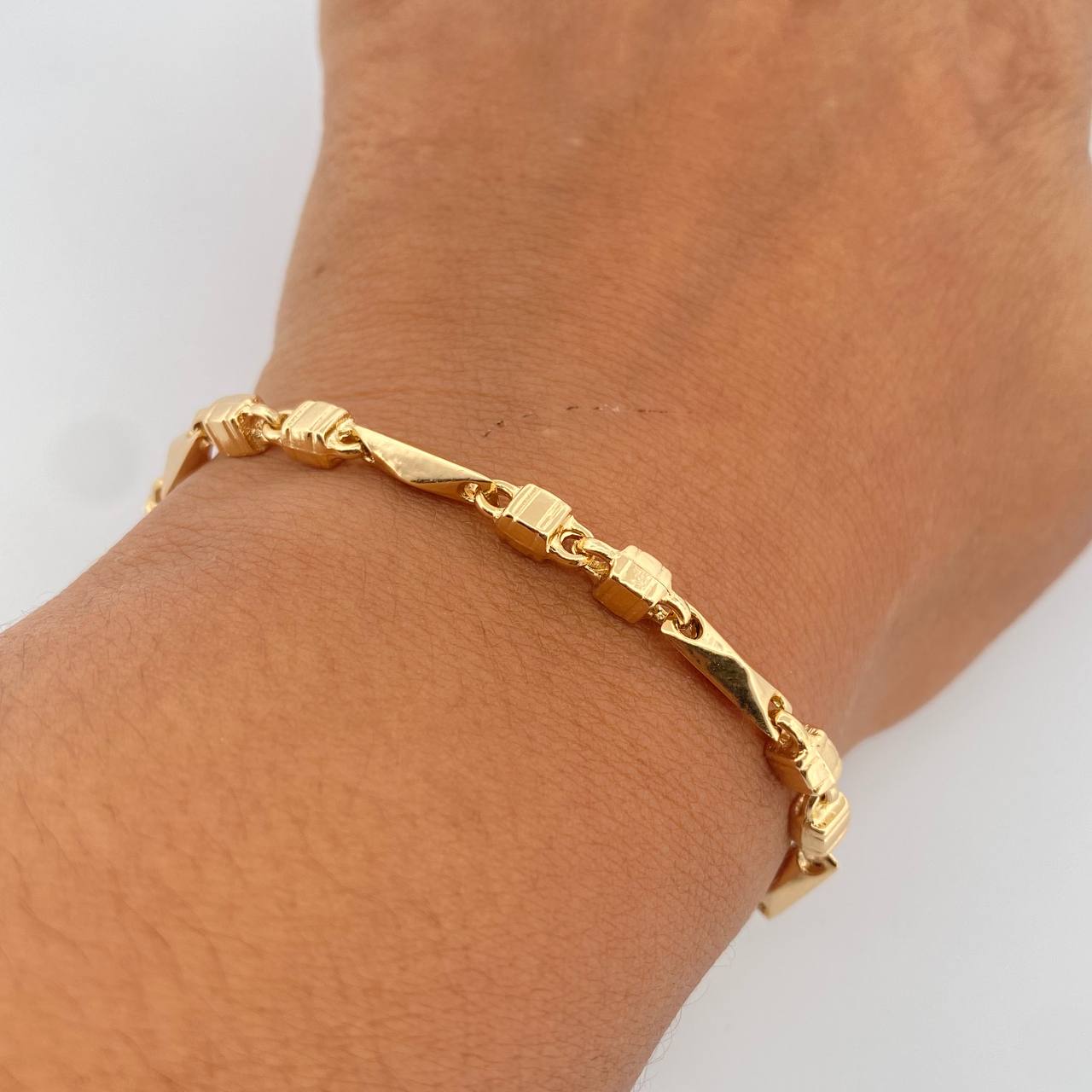Pulso Rustico Española 5.9gr / 20.6cm / 3.8mm Oro Amarillo 18K $