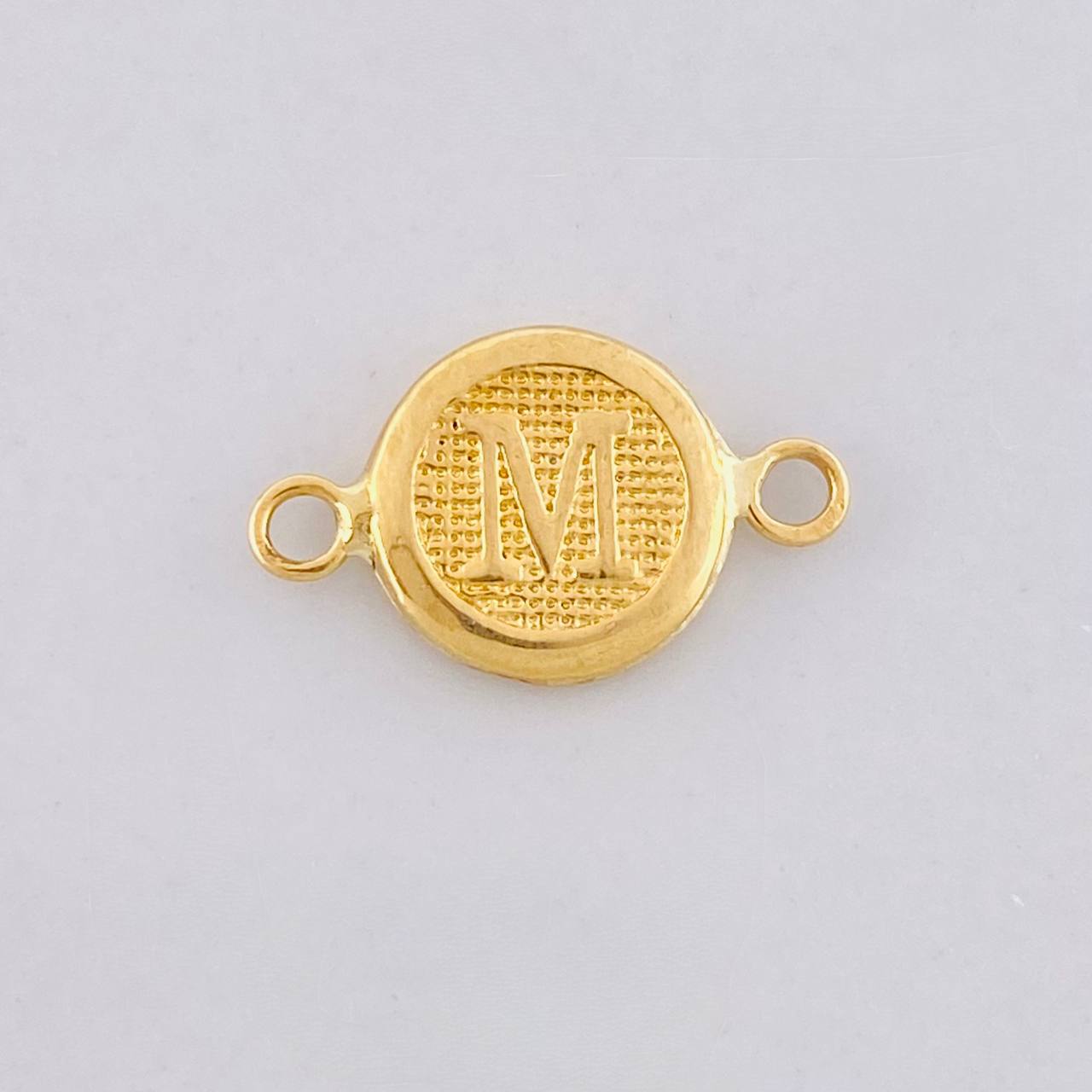 Herraje Circulo Letra M 0.4g / 1.5cm Oro Amarillo 18K