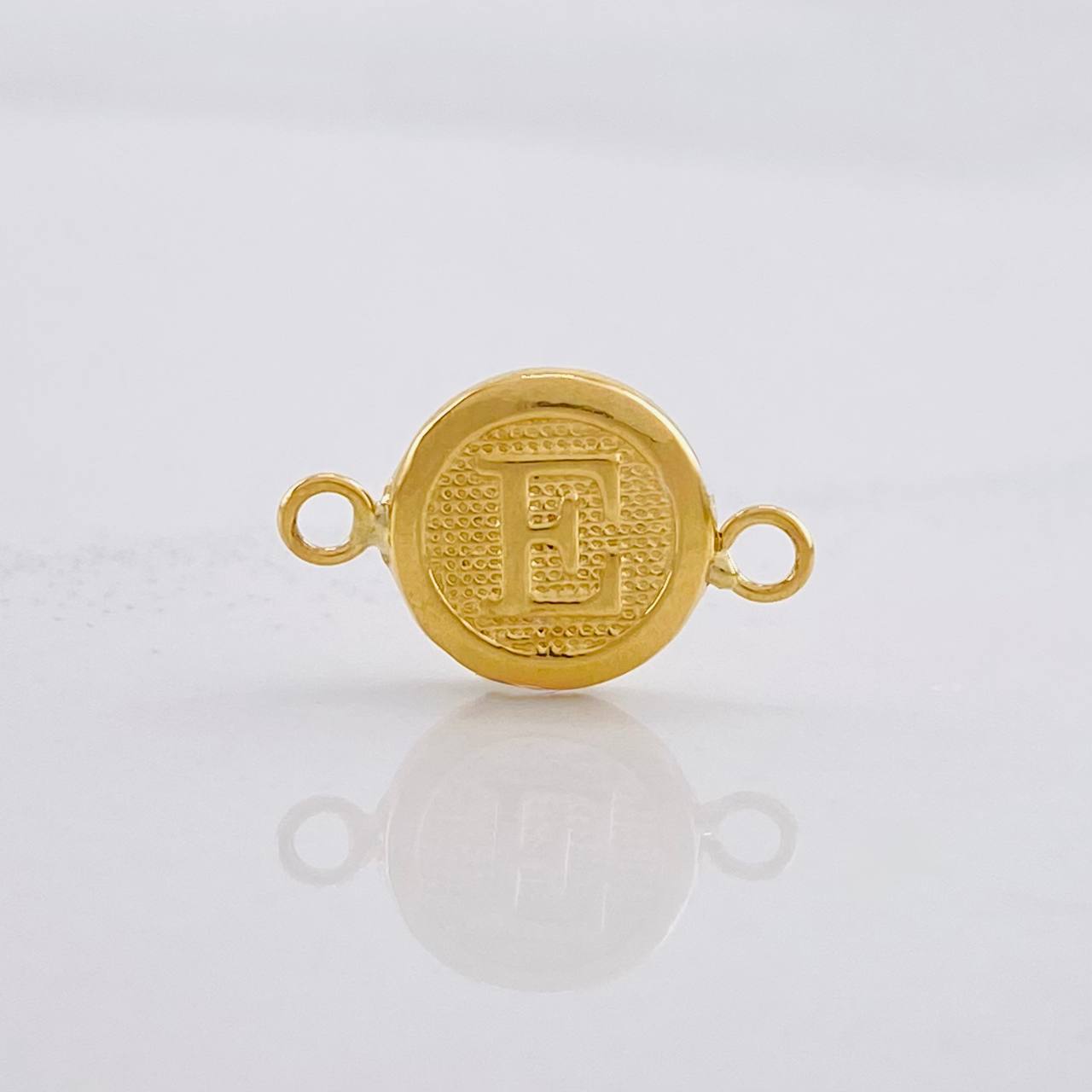 Herraje Circulo Letra E 0.4g / 1.5cm Oro Amarillo 18K