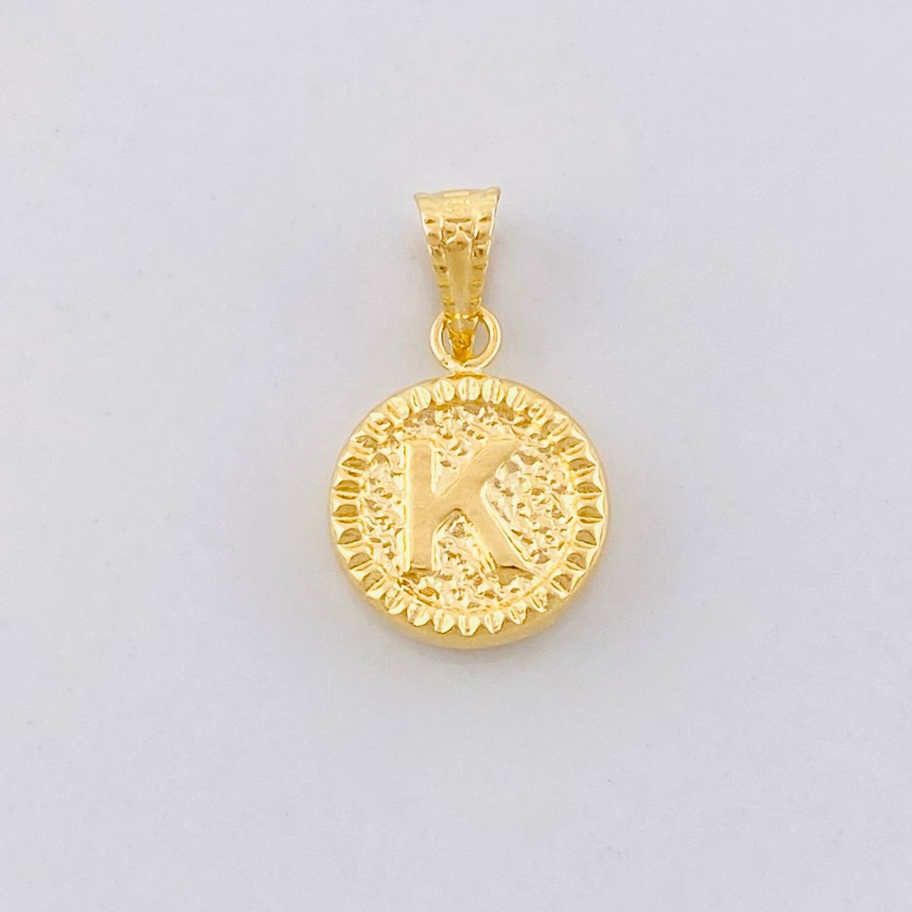 Dije Circulo Letra K 0.6g / 1.7cm Oro Amarillo 18K