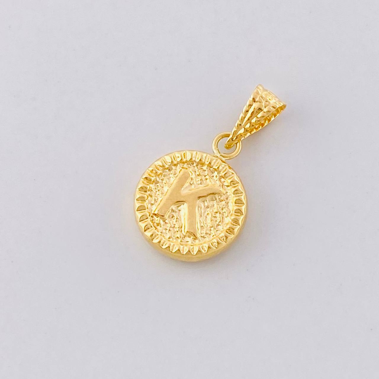 Dije Circulo Letra K 0.6g / 1.7cm Oro Amarillo 18K