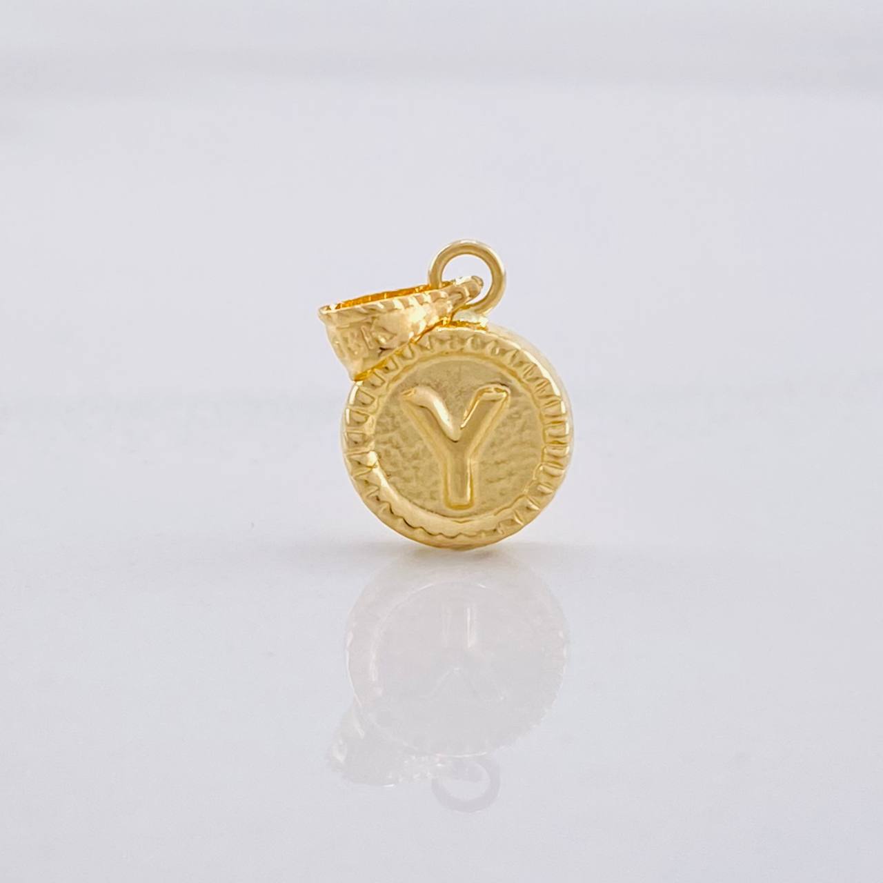 Dije Circulo Letra Y 0.4g / 1.5cm Oro Amarillo 18K