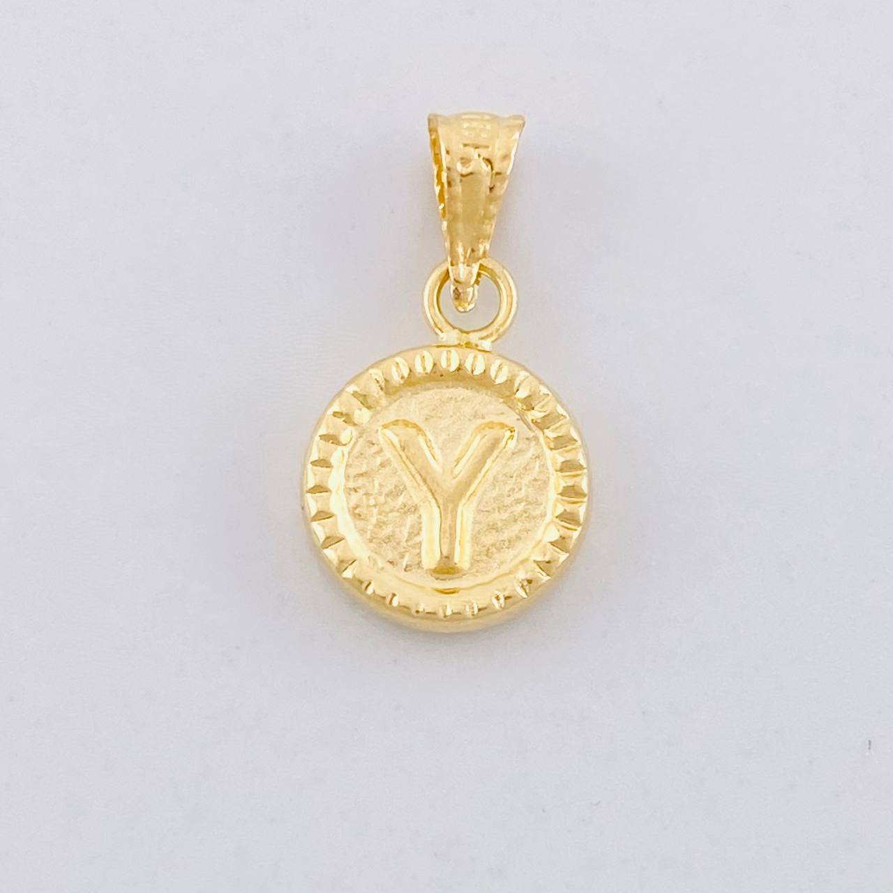 Dije Circulo Letra Y 0.4g / 1.5cm Oro Amarillo 18K