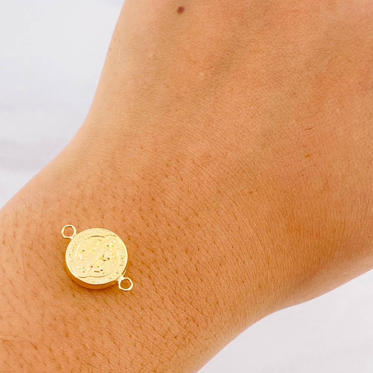 Herraje San Benito 0.95g / 1.7cm Oro Amarillo 18K