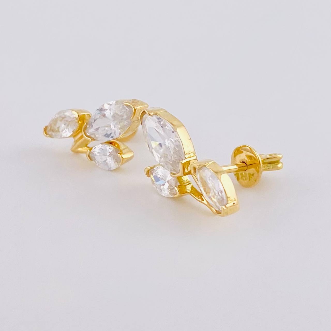 Topos Trio de Petalos 2.5g / 14.85mm Oro Amarillo 18K