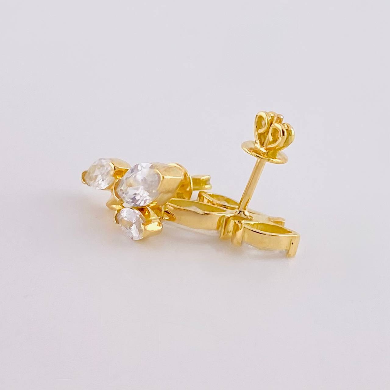 Topos Trio de Petalos 2.5g / 14.85mm Oro Amarillo 18K
