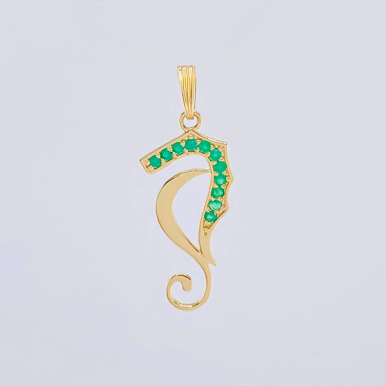 Dije Caballo Abstracto de Mar Esmeraldas 17pts 1.55g / 3.2cm Oro Amarillo 18K