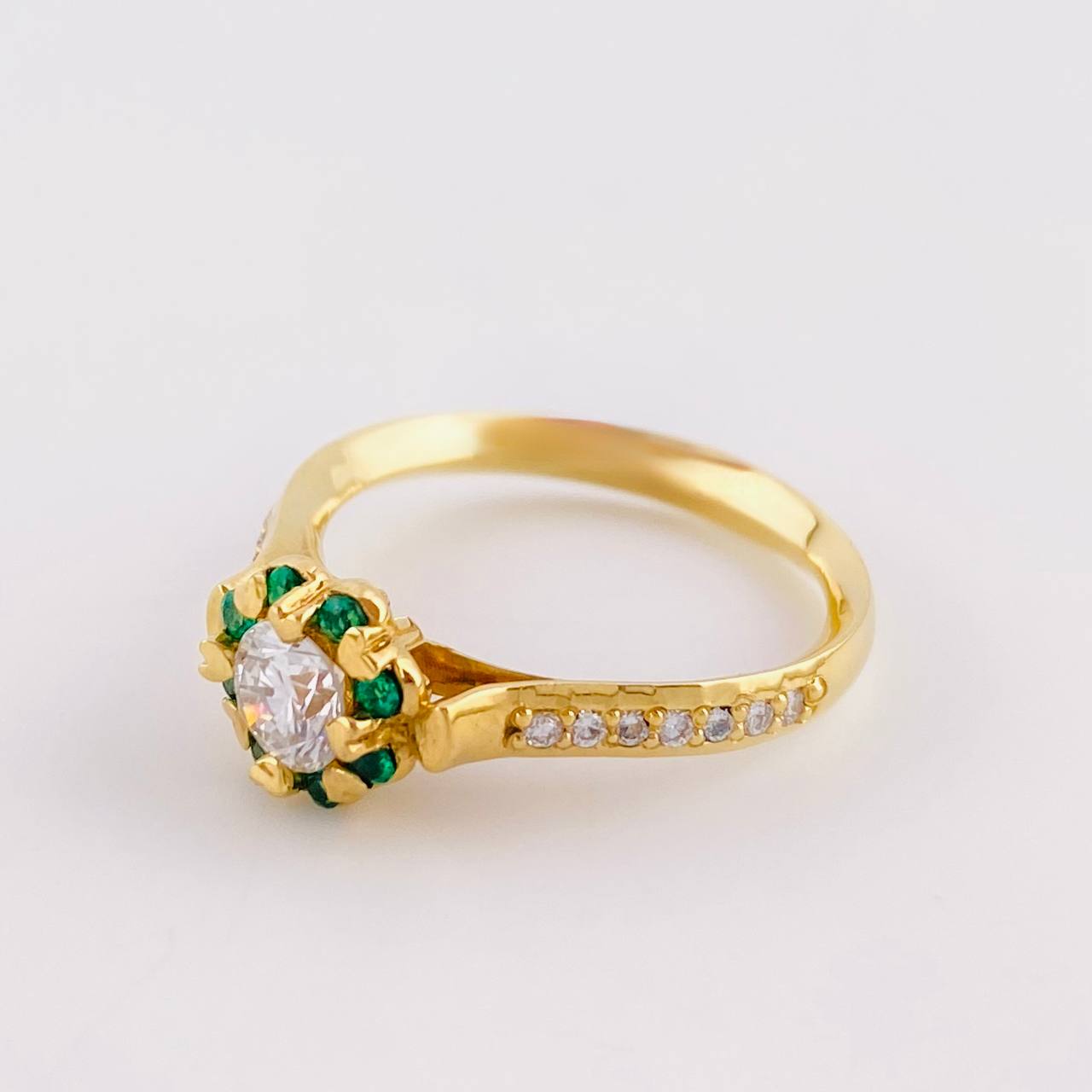 Anillo Flor Corazones Esmeraldas 16pts Diamantes 77pts 4.4gr / T7 3/4 / Oro Amarillo 18K