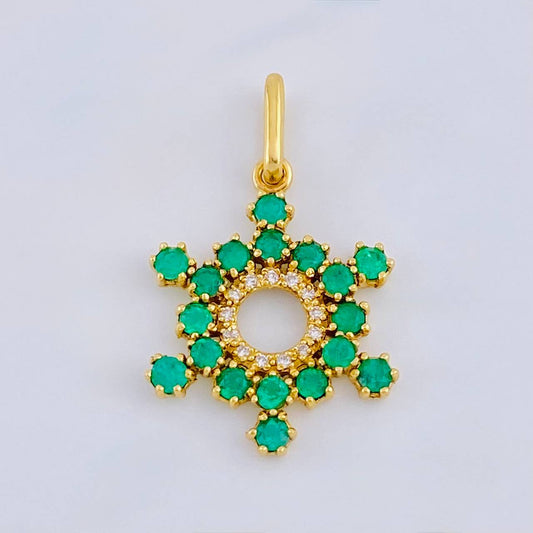Dije Aro Estrellado 2.55gr / 2.9cm / Esmeraldas 84 pts - Diamantes Blancos 20 pts Oro Amarillo (Joya)
