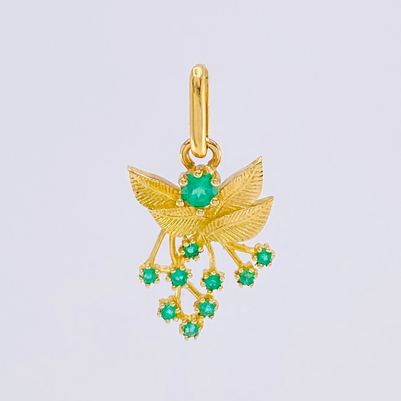 Dije Hojas Ramillete 2.25gr / 2.5cm / Esmeraldas 32pts Oro Amarillo 18K (Joya)